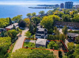 2033 Waters Edge Dr, Oakville, ON L6L1A3