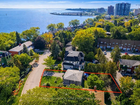 2033 Waters Edge Dr, Oakville, ON L6L 1A3