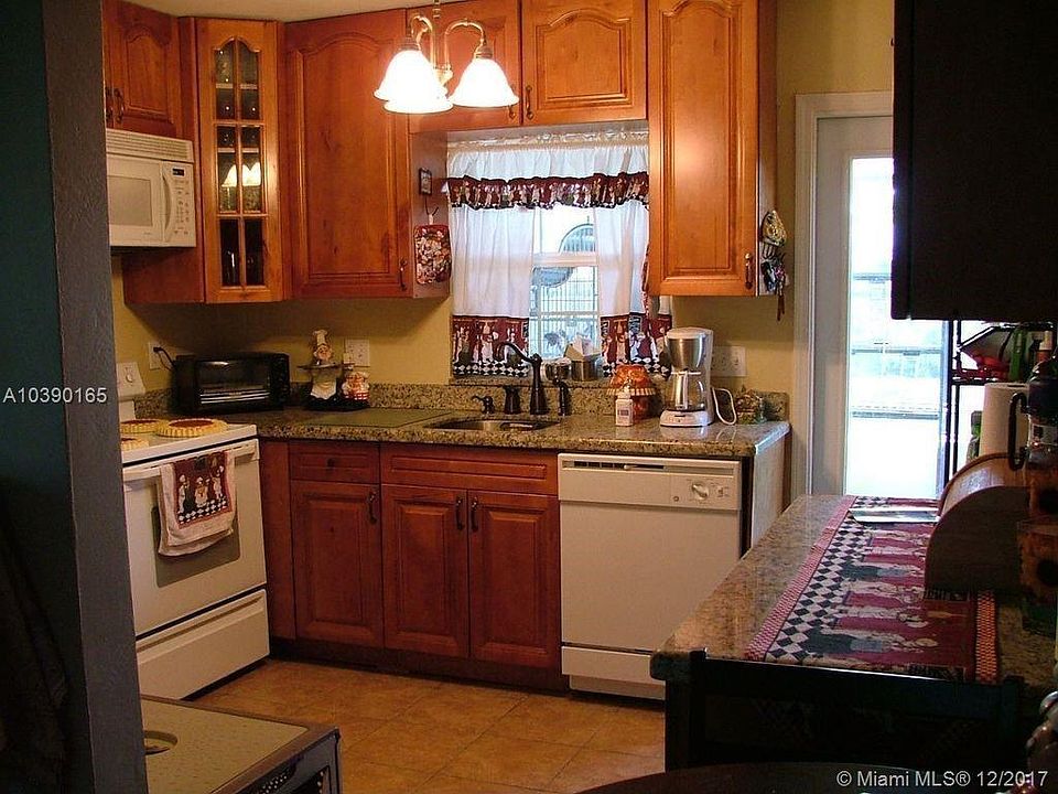 2nd image of 6544 SW 28th St