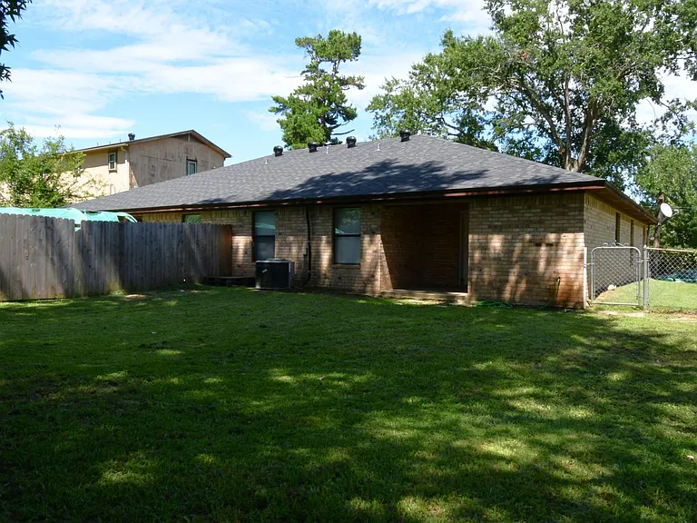 2529 Westminster Dr — Photo 23