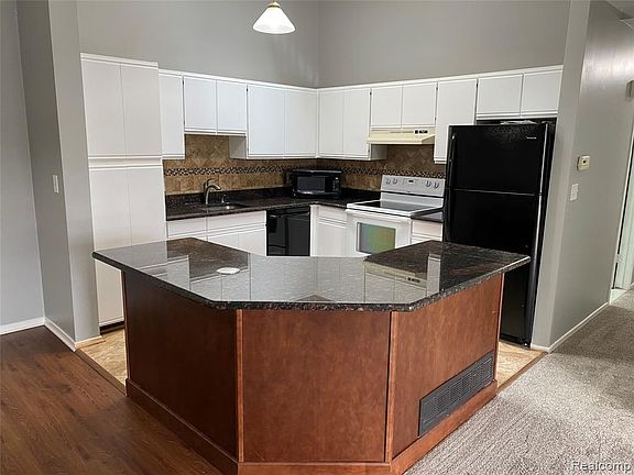 3rd image of 1801 Vine Way Dr APT 8