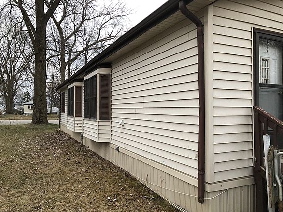 3rd image of 2954 S Lake Beach Dr