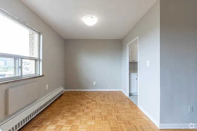 14 Carluke Cres — Photo 13