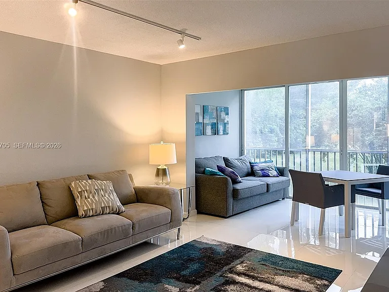3200 N Palm Aire Dr #207 — Photo 5