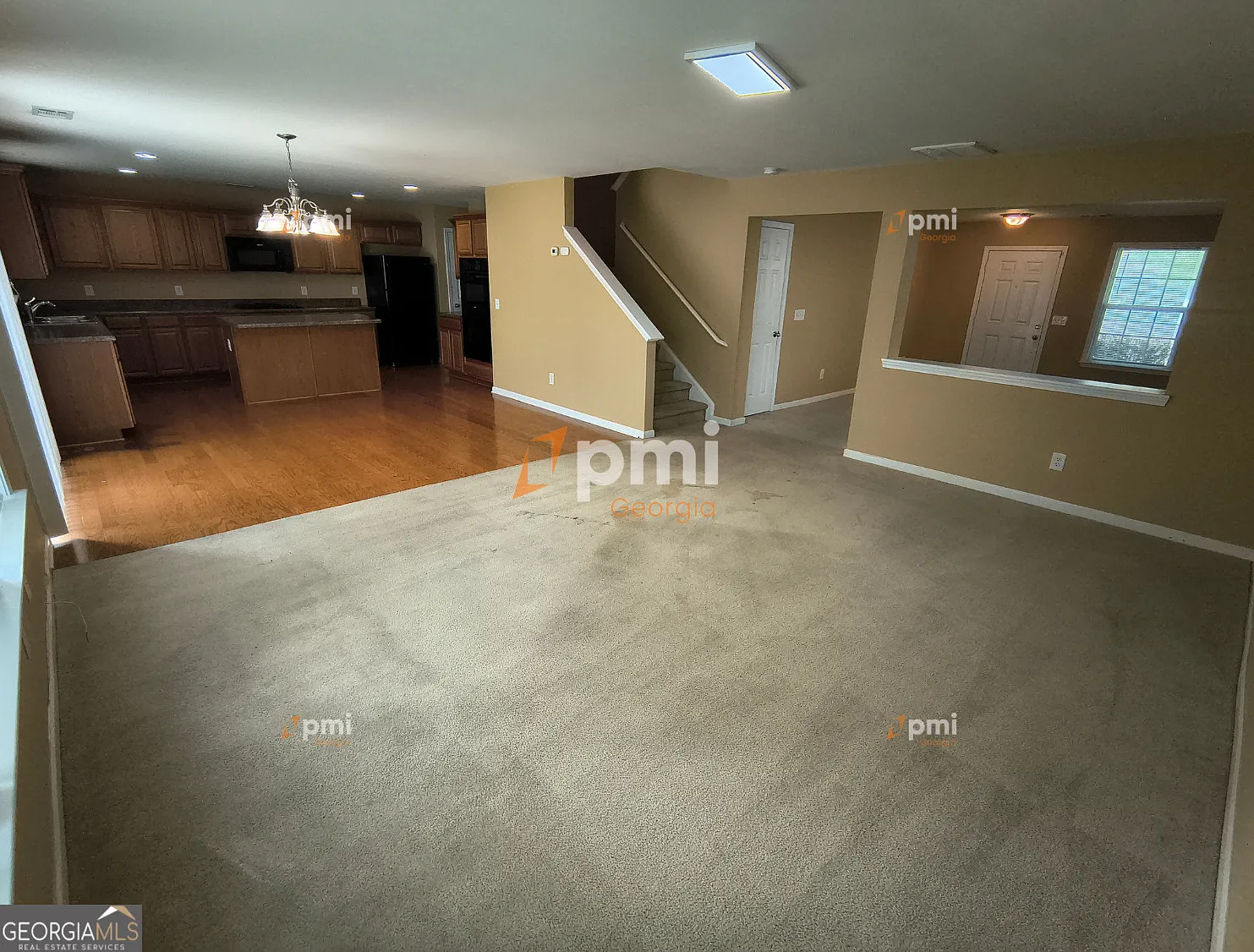 3 bed, 2.5 bath, 2044 sqft, $2,145 — Photo 4