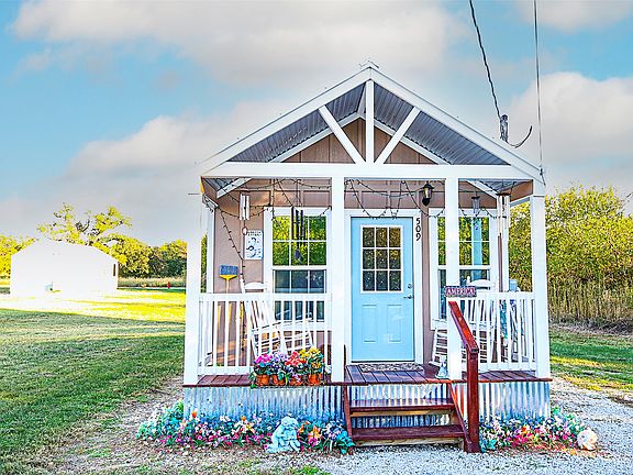 2nd image of 509 Ussery St