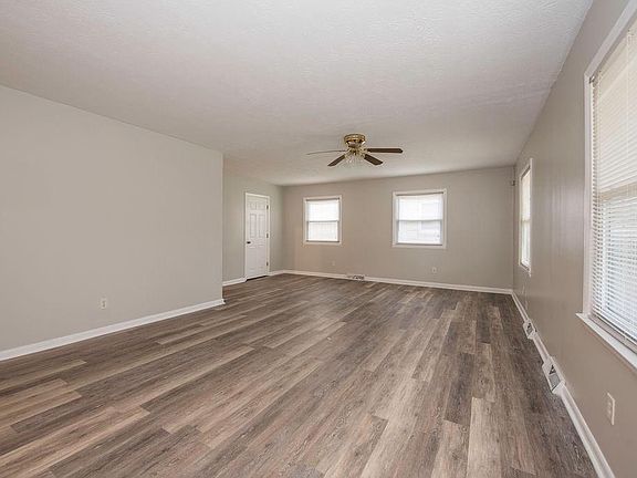 2nd image of 1880 Barksdale Dr