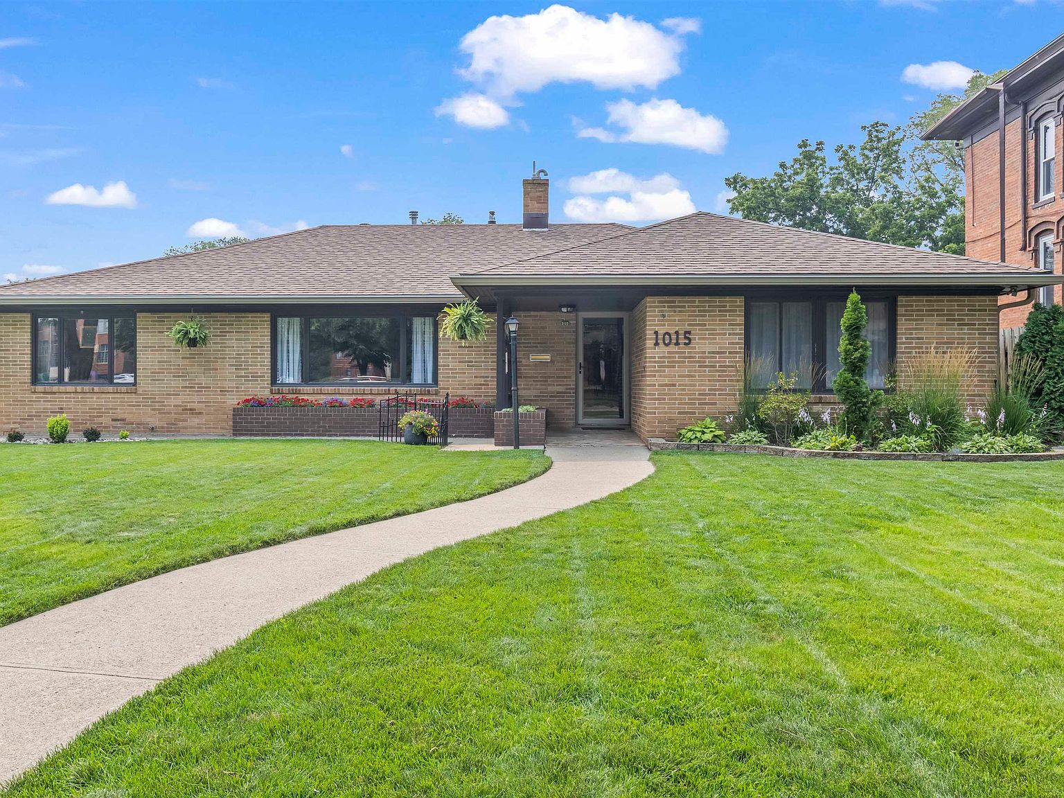 1015 Douglas Ave, Yankton, SD 57078 Zillow