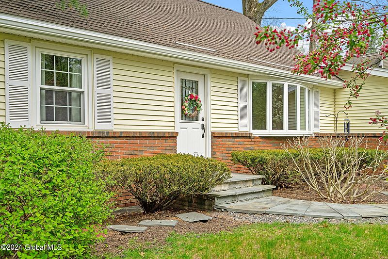 5th image of 244 Murray Avenue