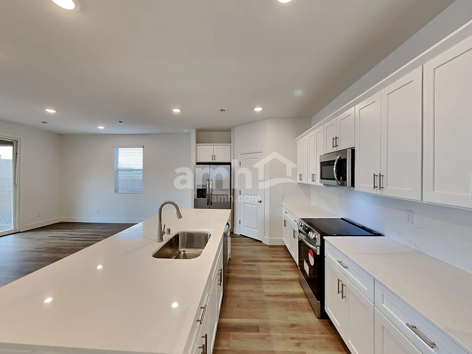 5 bed, 3.0 bath, 2395 sqft, $2,745 — Photo 4