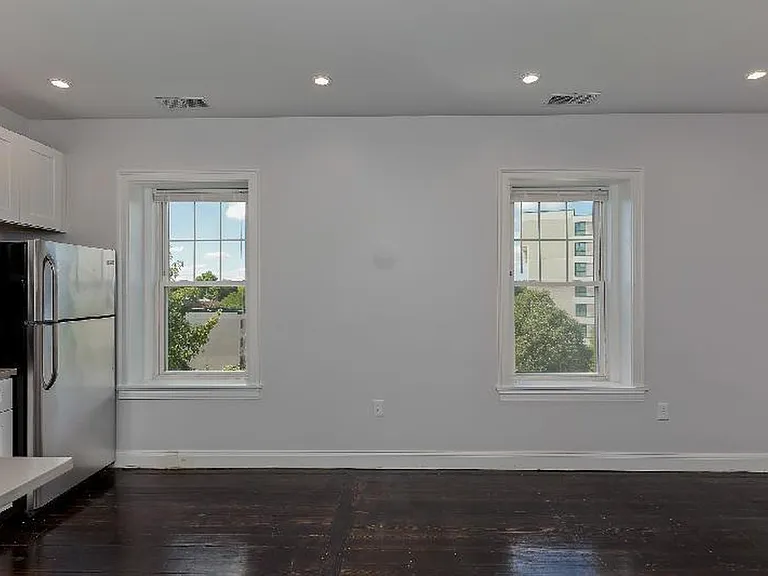 998 Tremont St #2X — Photo 3