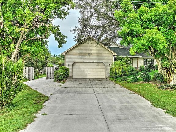 3rd image of 419 Lake Ave