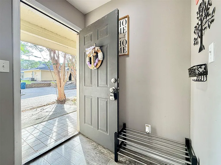 3487 Balboa Cir — Photo 4