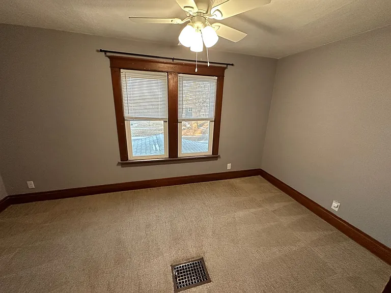 417 Albany Ave NE — Photo 12