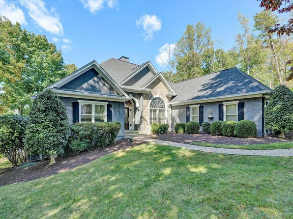 255 Upland Shores Dr, Penhook, VA 24137