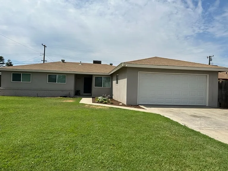 2059 E Ash Ave — Photo 1