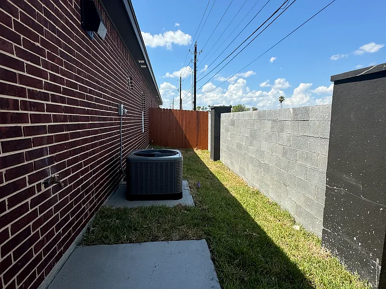 800 Hidden Hills St #3 — Photo 6