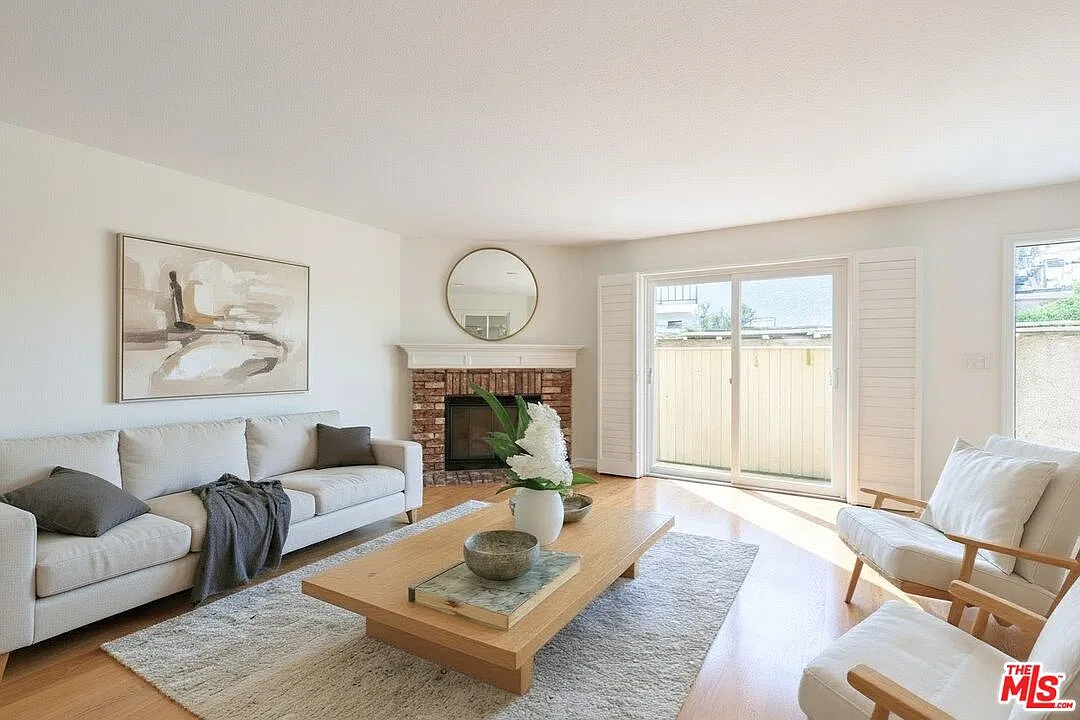 2 bed, 2.5 bath, 1352 sqft, $5,500 — Photo 3