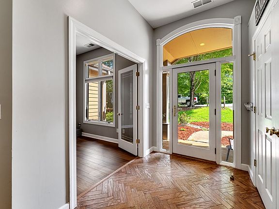 4th image of 57 Willow Pl