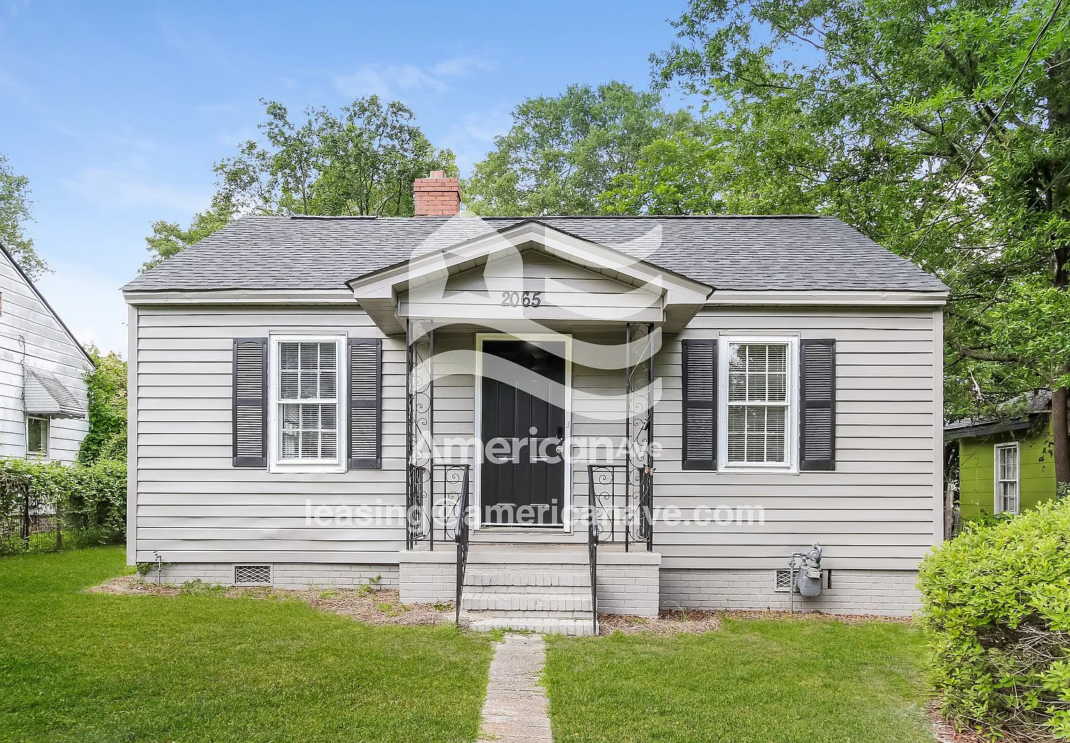 3 bed, 1.0 bath, 1008 sqft, $997 — Photo 1