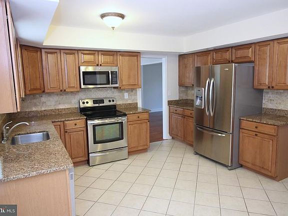 3rd image of 18 Rose Ct
