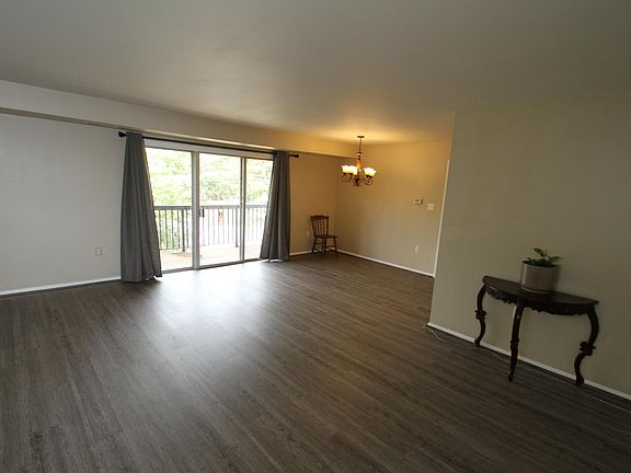 2nd image of 200 Park Terrace Ct SE