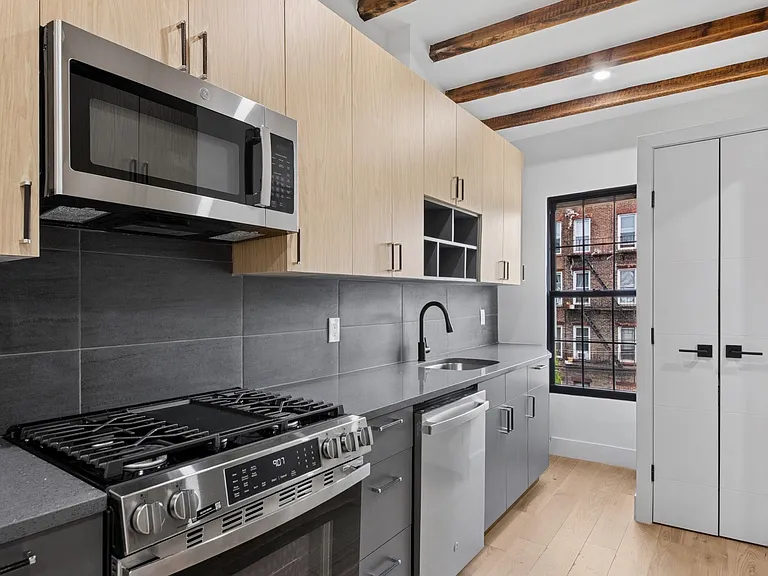 183 Green St #3L — Photo 2