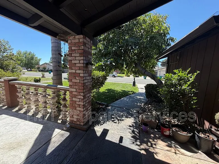 930 Graywood Cir — Photo 7