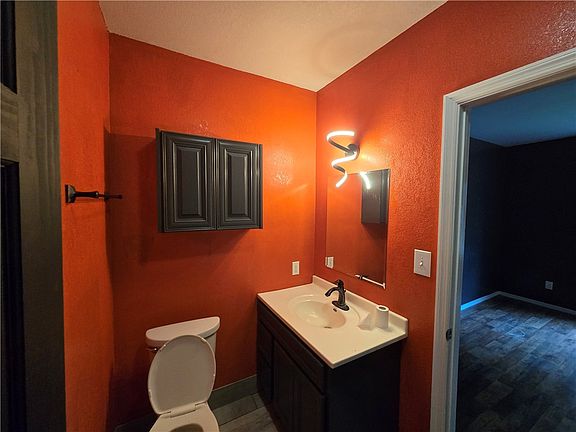 5th image of 414 Sherman St