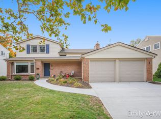 1427 Pinecrest Ave SE, East Grand Rapids, MI 49506