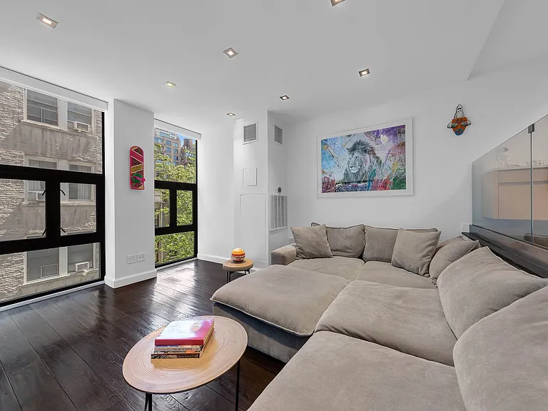 135 W 70th St #4D — Photo 3