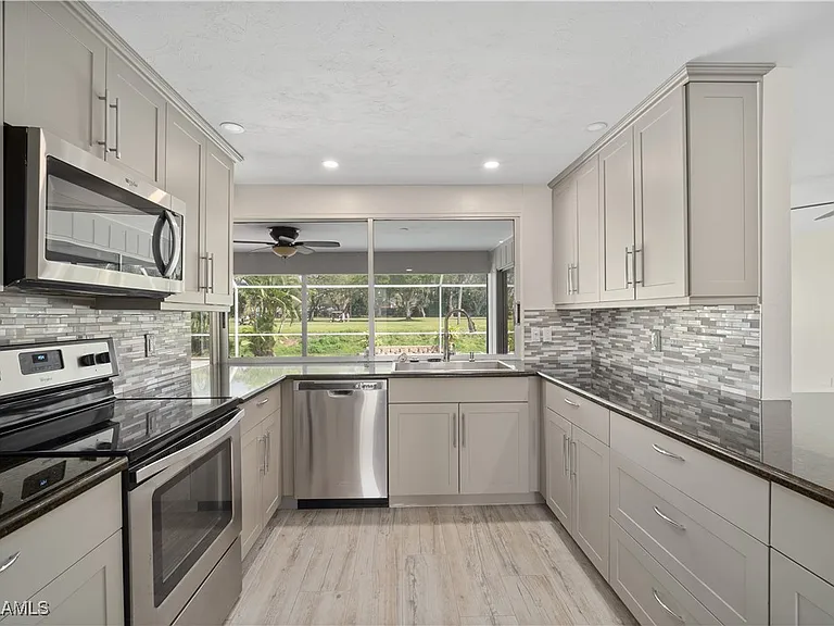 1411 Whiskey Creek Dr — Photo 3