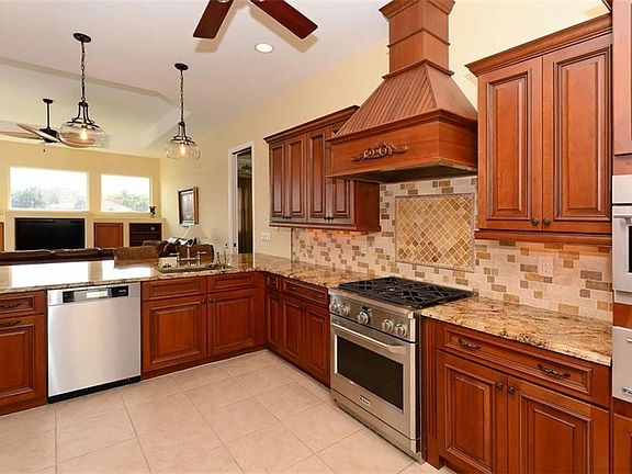 5th image of 4913 Sabal Lake Cir