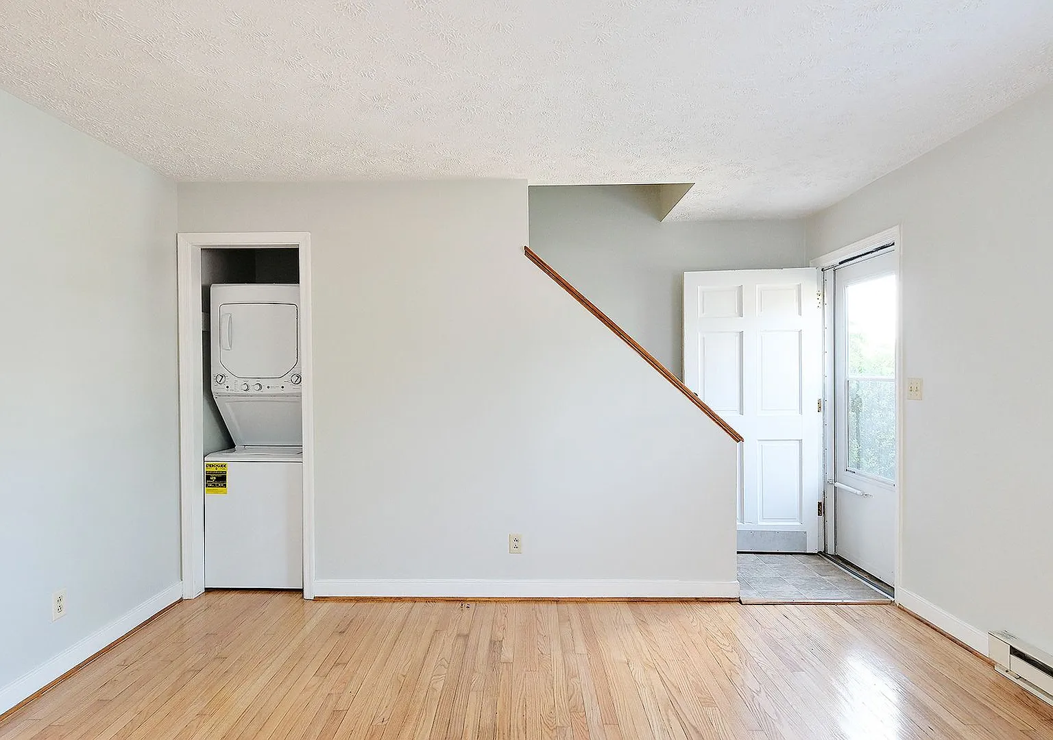 Move-in Ready + Dog-Friendly Duplex Near Parks and Downtown — Photo 3