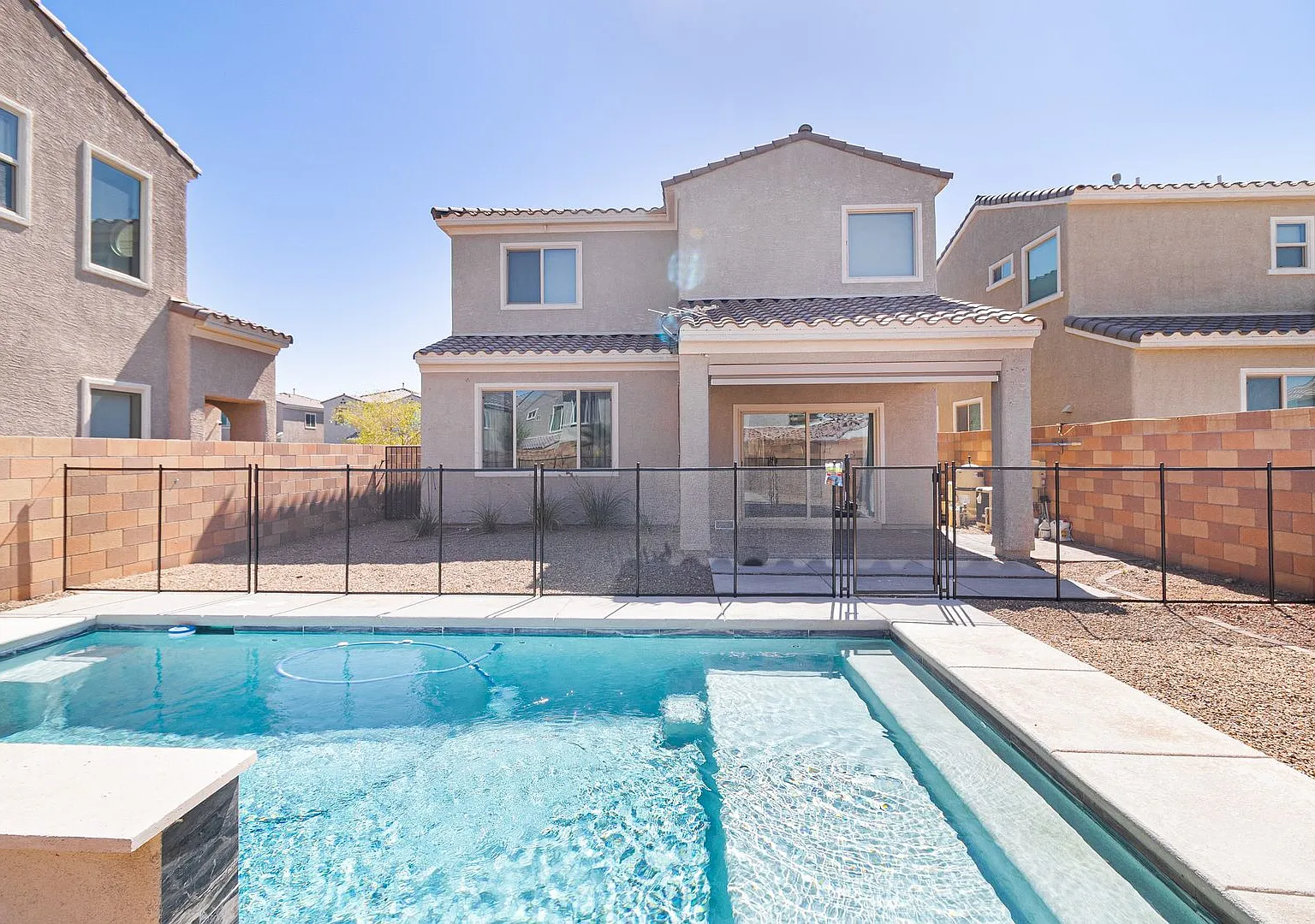 Beautiful 3-Bedroom Home with Private Pool in Guard-Gated Tuscany Community! — Photo 2