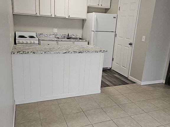 2nd image of 815 S Emporia St #212