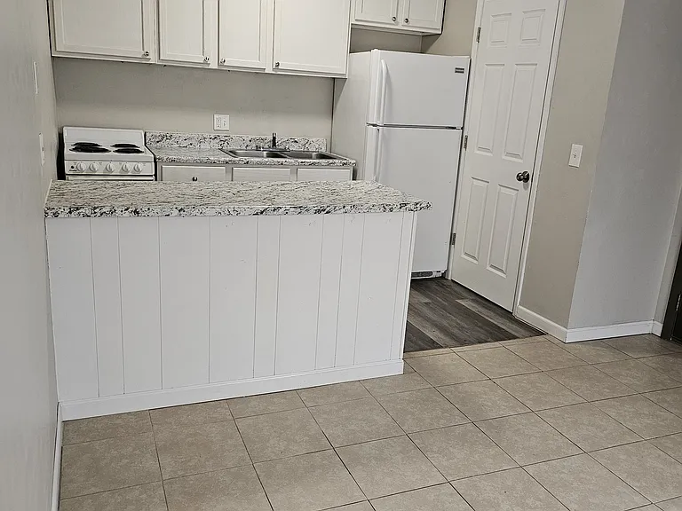 815 S Emporia St #212 — Photo 2