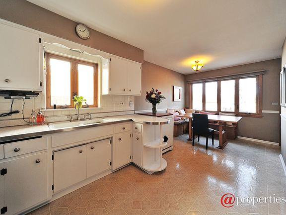 Kitchen / Breakfast Room