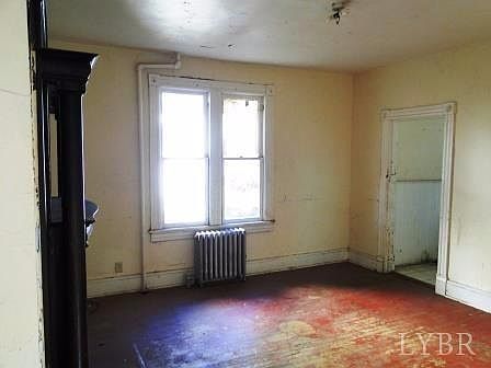 4th image of 2406 Memorial Ave