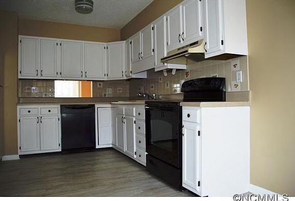 5th image of 23 Hollybrook Dr