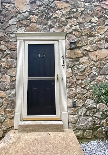 3 bed, 2.5 bath, 2056 sqft, $3,200 — Photo 2