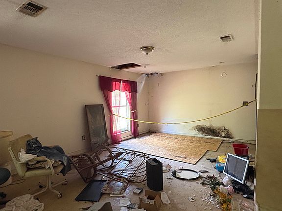 3rd image of 1867 Concord Rd