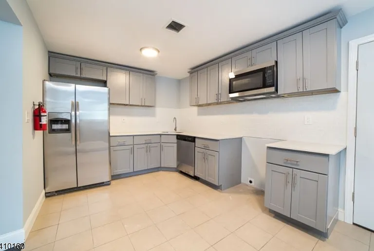 372 E Blackwell St — Photo 5