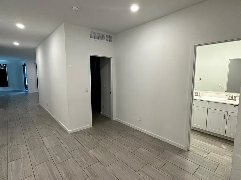 22465 W Sonora St — Photo 2