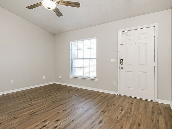 4th image of 208 Bromwich Dr