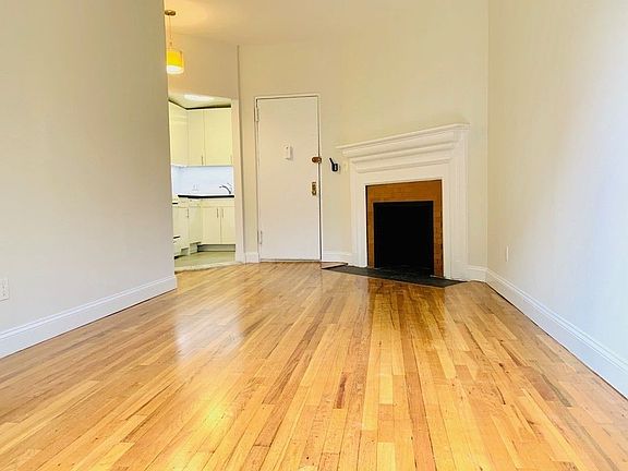 3rd image of 162 W 75th St APT 4R