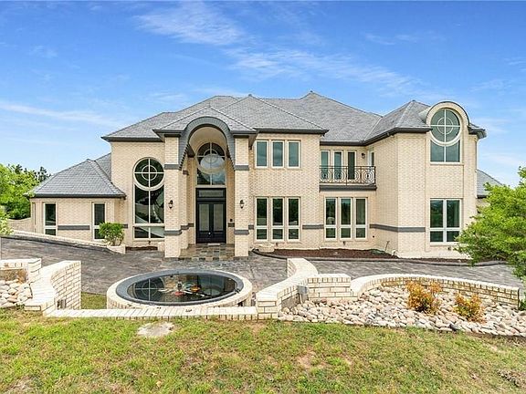 3rd image of 2308 Hillview Ct