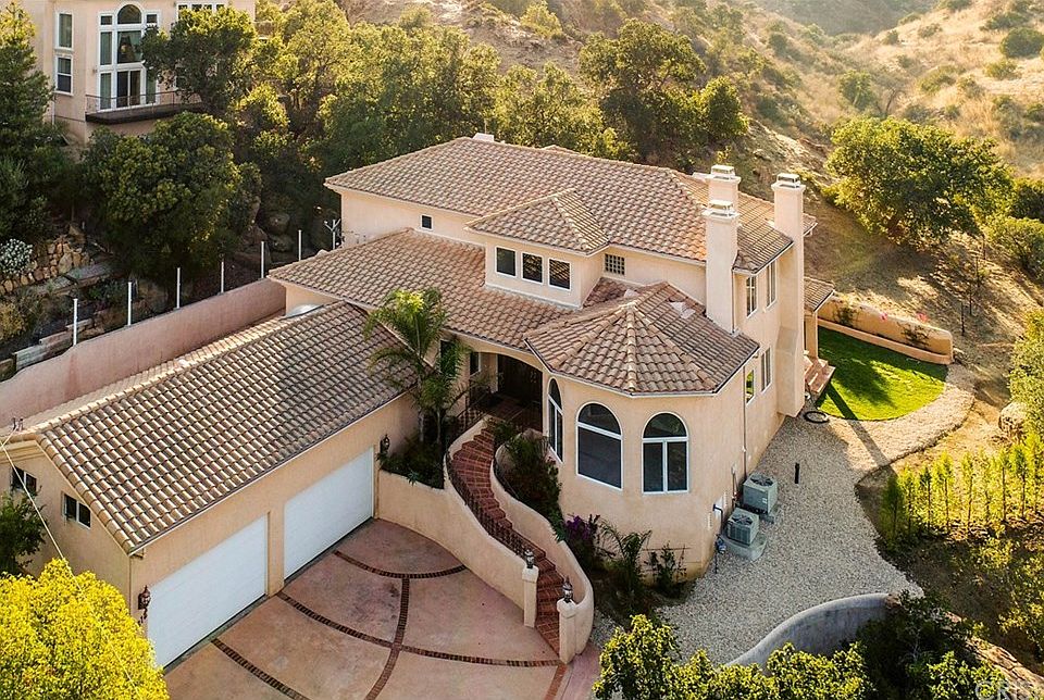 1st image of 8815 Azul Dr