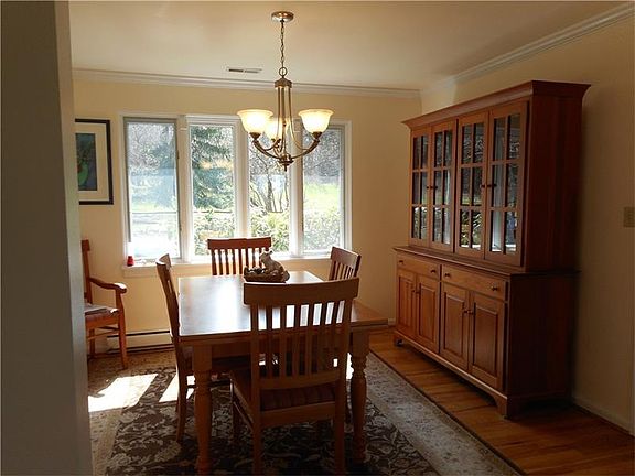 4th image of 143 Acorn Ln