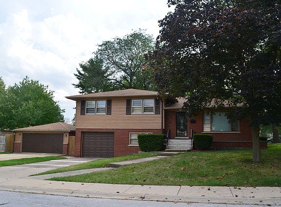 2nd image of 230 W Memorial Dr